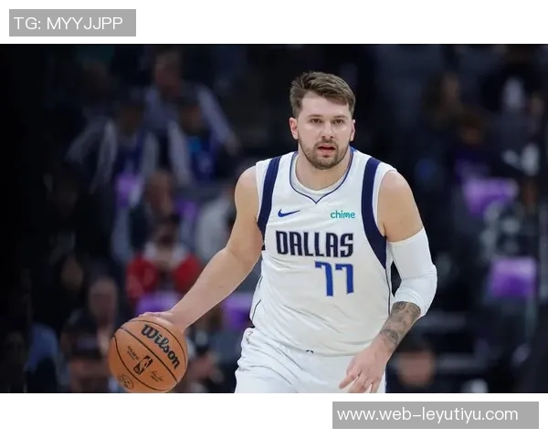 东契奇腰部不适第三节提前离场第四节回归替补席引发球迷关注